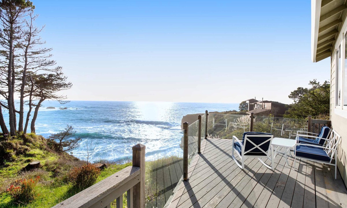 Gualala House | Gualala blufftop cottage with fireplace & grill, dogs welcome