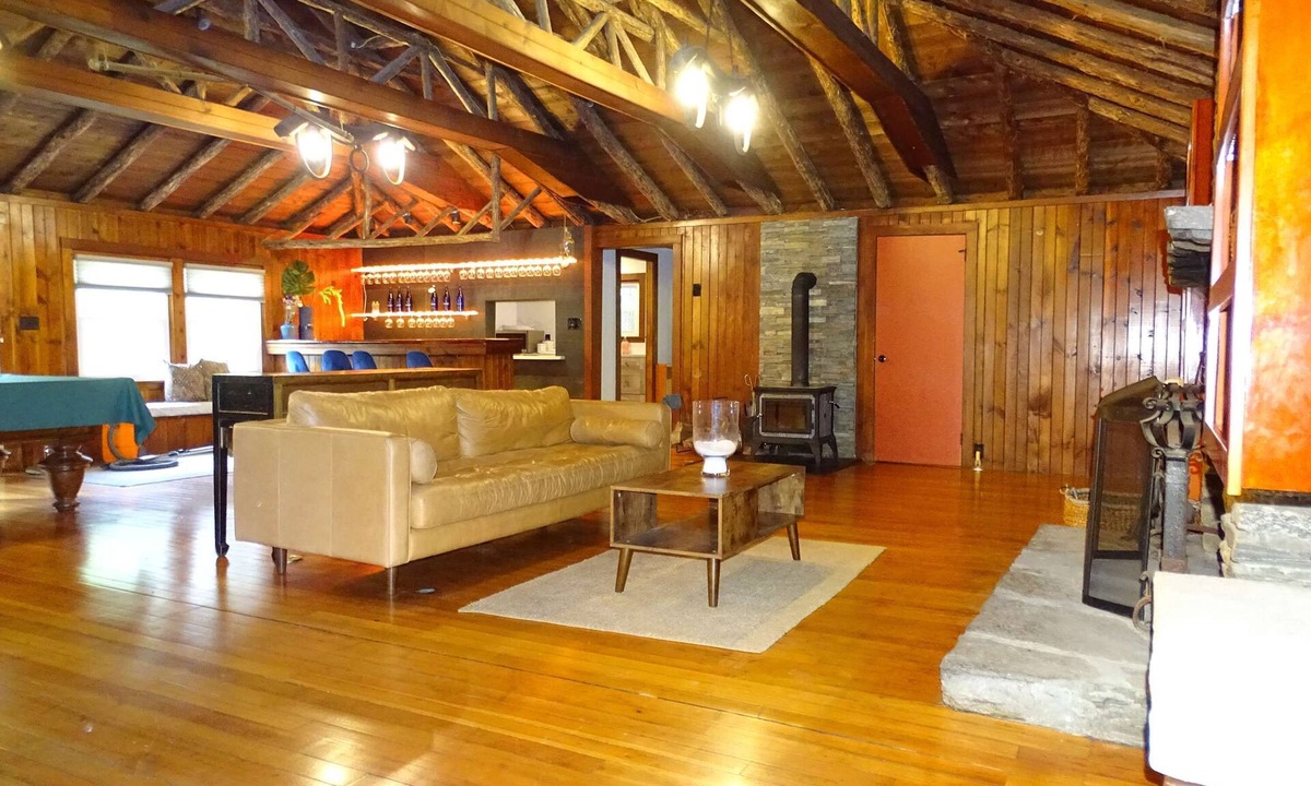 Northborough Cabin | Guest Cabin on Quiet Estate 60km to Gillette