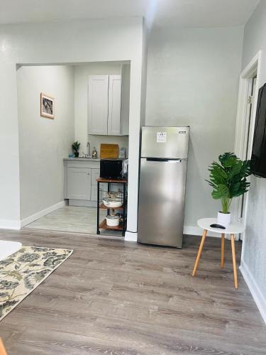 Inglewood House | Guest house near LAX, Sofi, Intuit with private parking