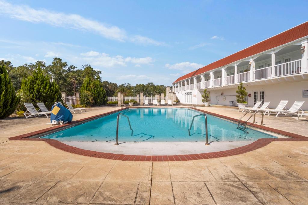 Gulf Hills Hotel | Gulf Hills Hotel & Retreat on the Water