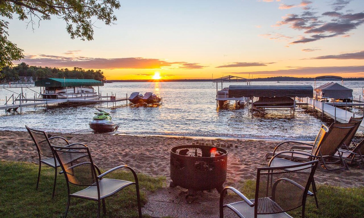 Nisswa Condo | Gull Lake Condo for Rent | Boat Rentals Available
