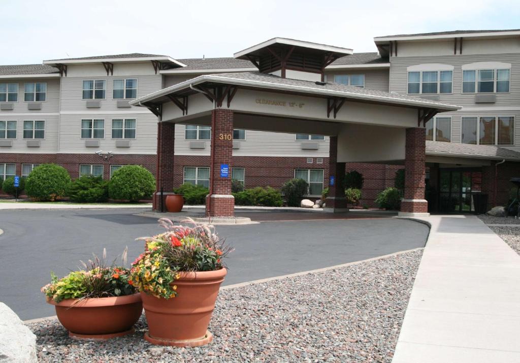 Canal Park Hotel | Hampton Inn Duluth-Canal Park