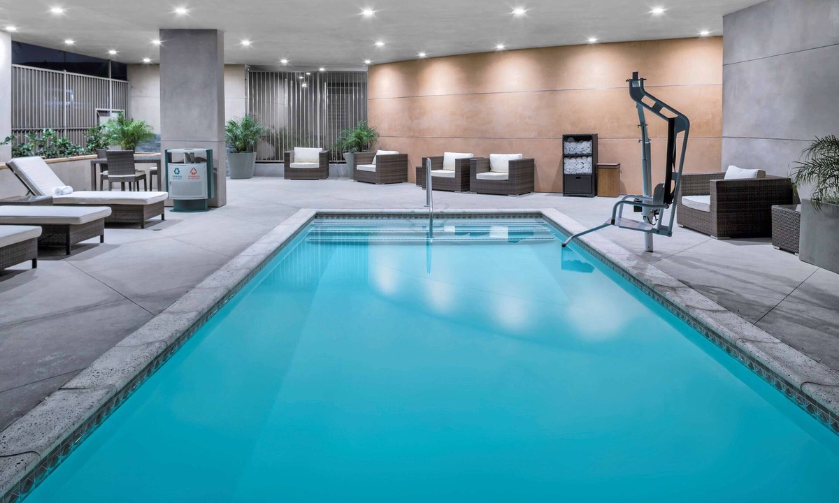 Hollywood Hotel | Hampton Inn & Suites Los Angeles/Hollywood