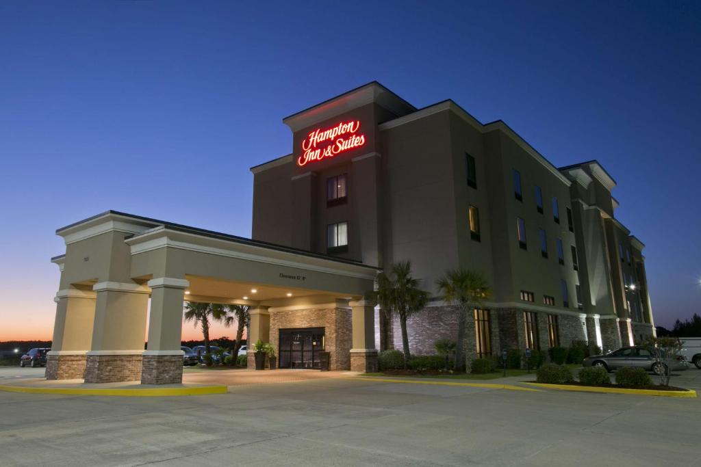 Wiggins Hotel | Hampton Inn & Suites Wiggins
