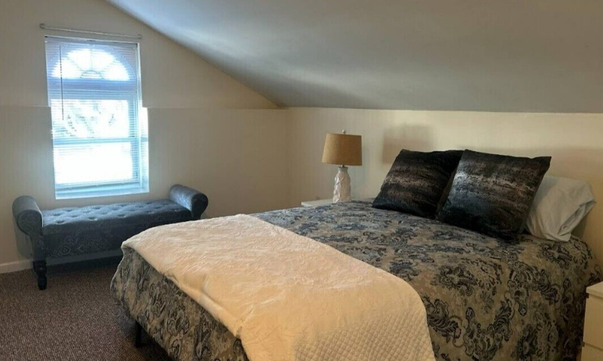 Gloucester Apartment | Harbor View Apartment located in the heart of downtown Gloucester