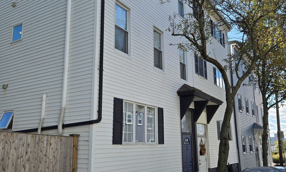 Jeffries Point Apartment | Harborside Walk to Subway