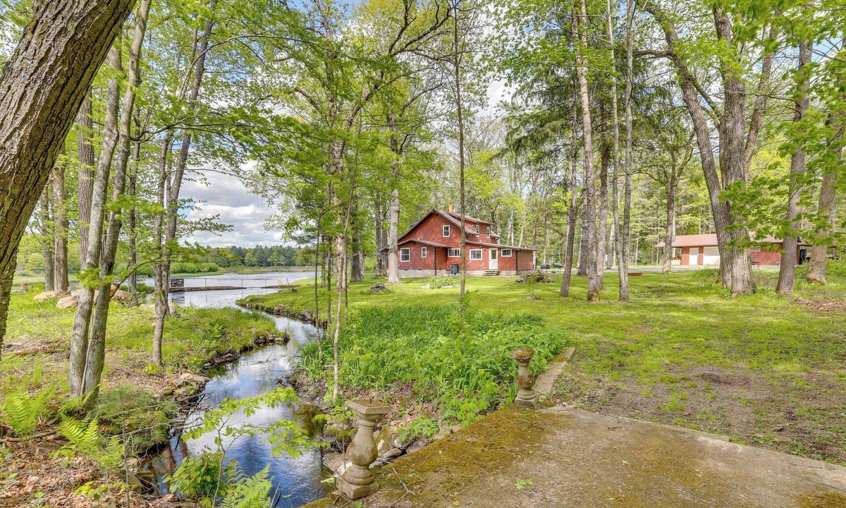 Neillsville House | Hatfield Family Home on Lake Arbutus: Boat & Hike