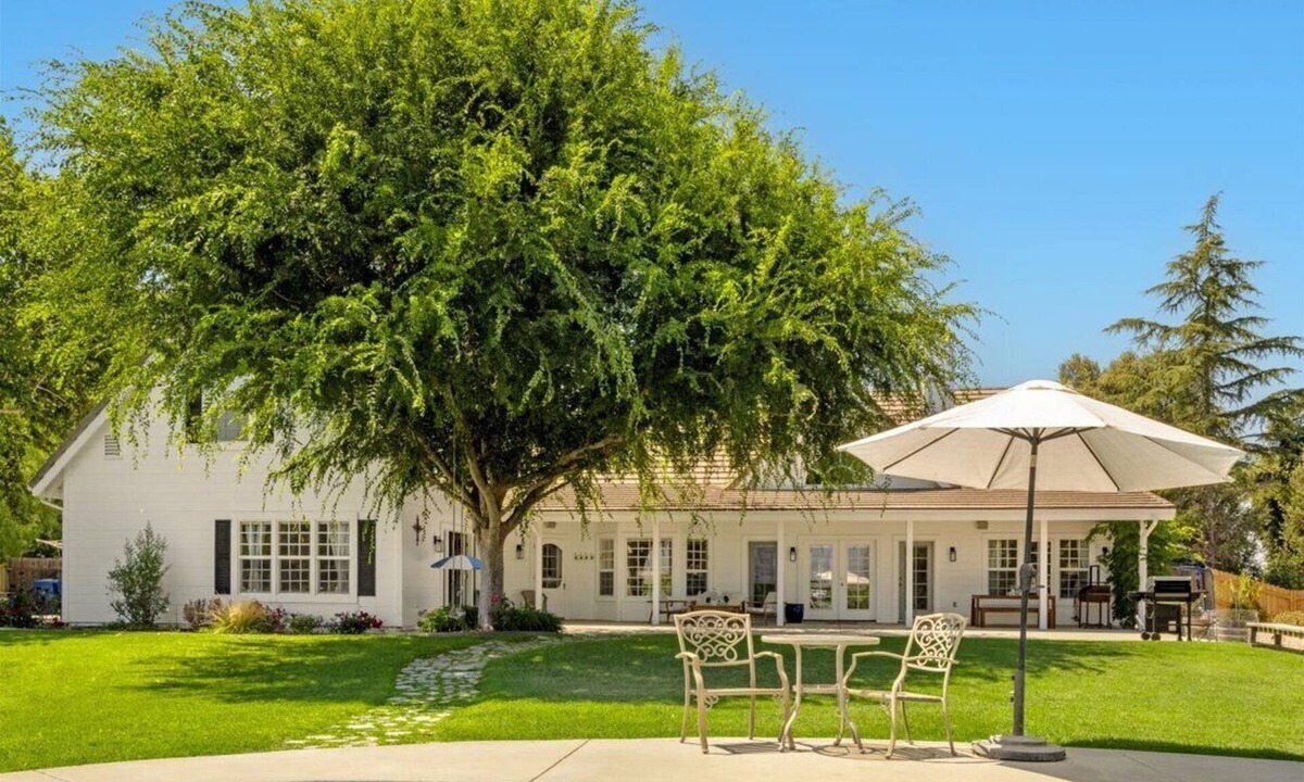 Los Alamos House | Heated pool, walk to restaurants!
