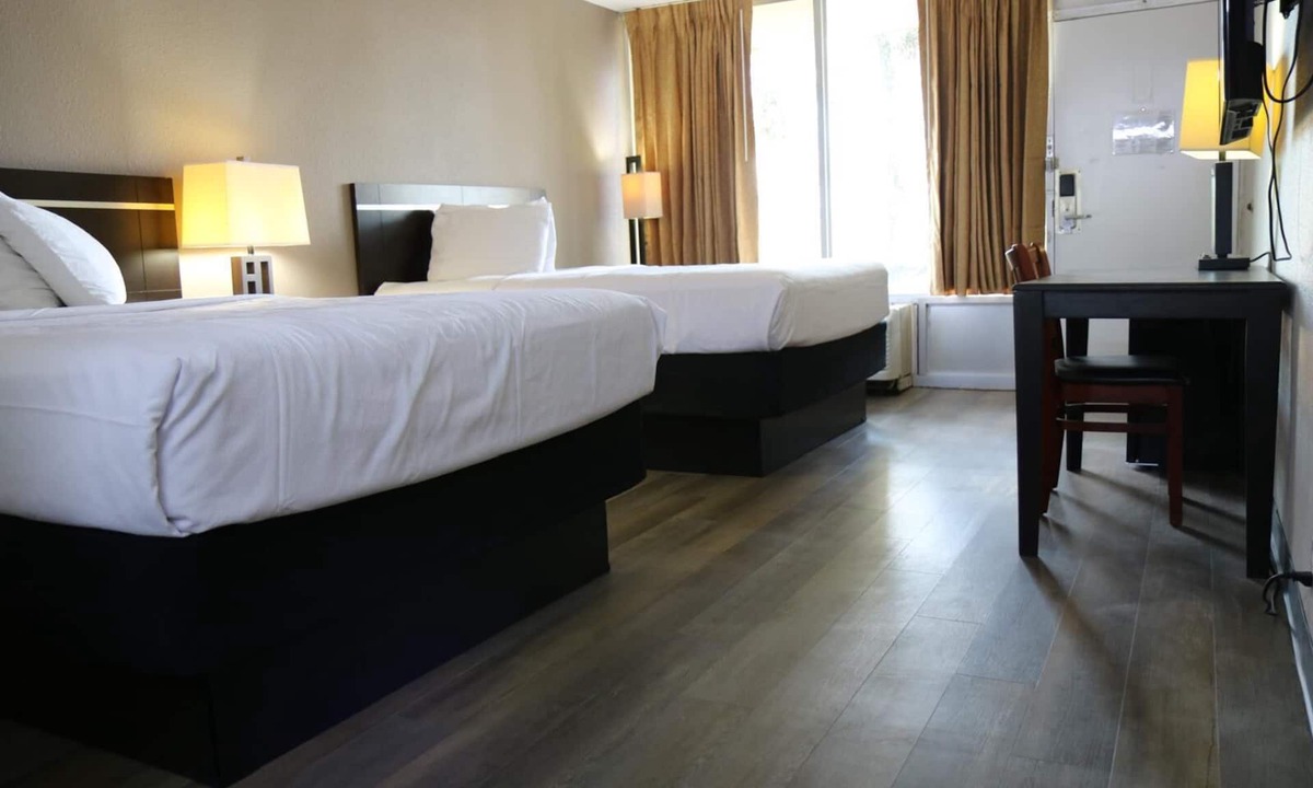 Baton Rouge Hotel | Heritage Inn & Suites by Capital O Baton Rouge I 10