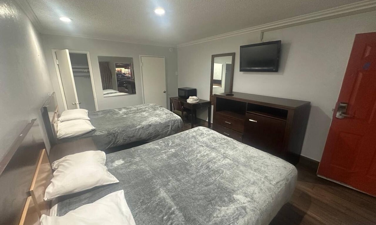 Westmont Hotel | Heritage Inn
