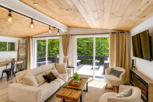 Monroe Bridge House | High-Design Monroe Cabin on 2 Private Acres!