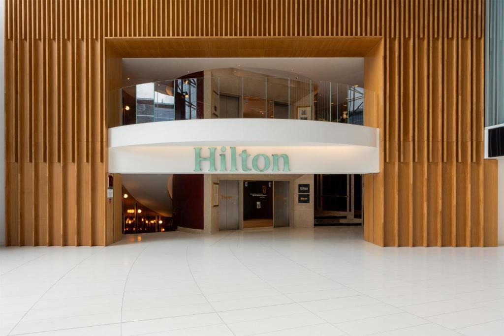Puteaux Hotel | Hilton Paris La Défense