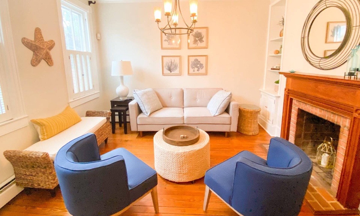 Historic District House | Historic Downtown Annapolis Union House with Private Patio & Free Off-Site Parking