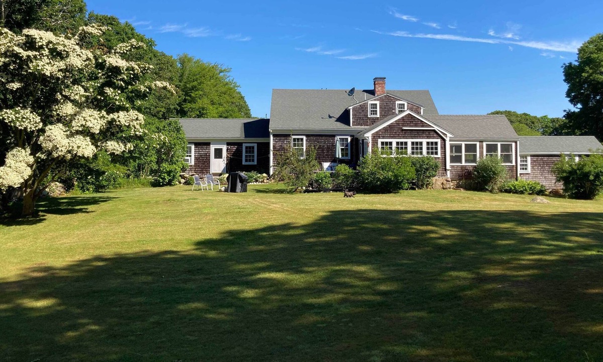 West Tisbury House | Historic Farmhouse Sanctuary Trails Walk to Shore Pickleball 6 acres