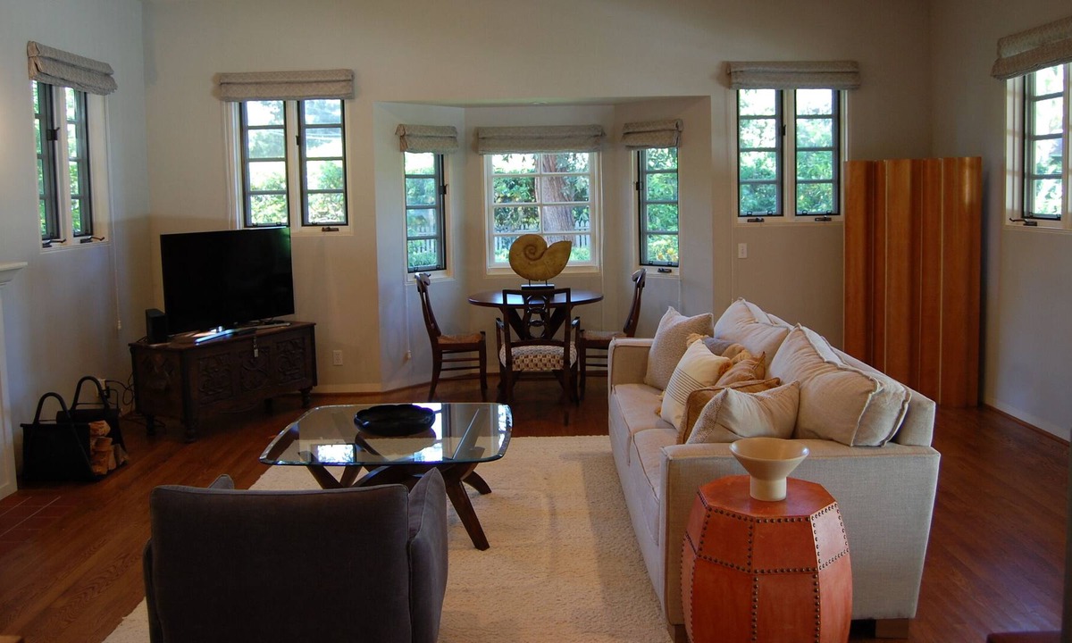 Hedgerow Cottage | Historic Montecito Hedgerow cottage 5 minute walk to Miramar Beach.