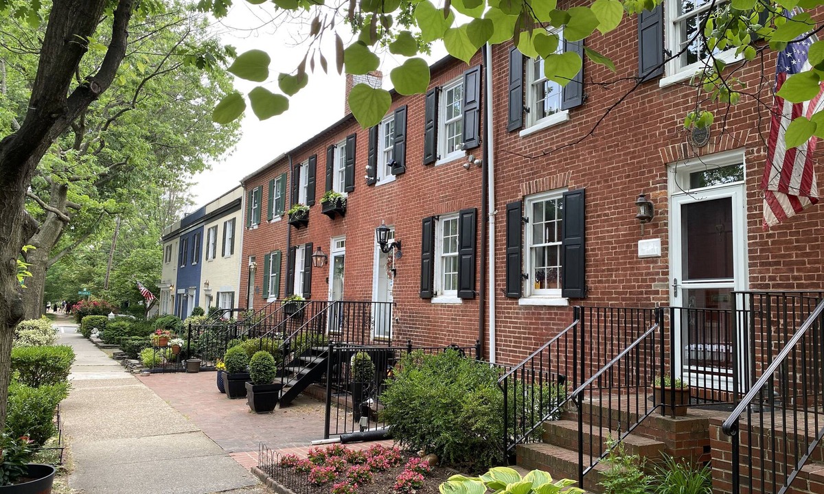 Old Town West House | Historic Old Town Alexandria Cozy English Basement Apartment