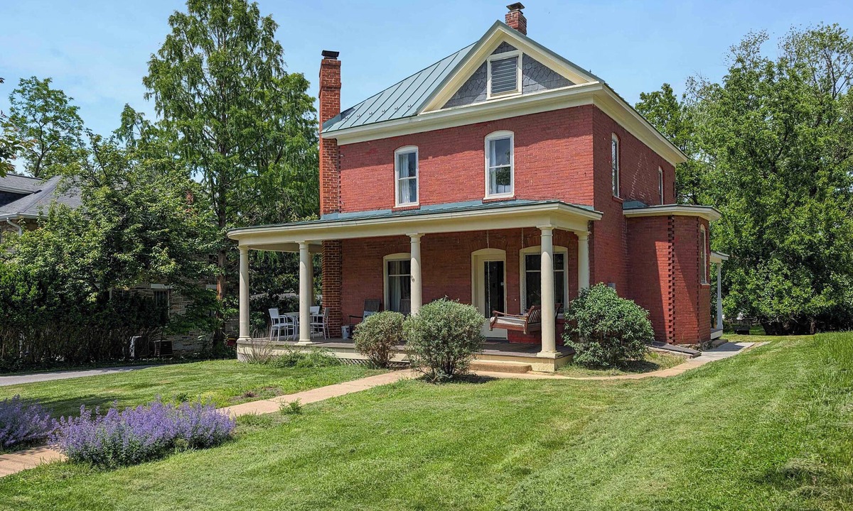 Harpers Ferry House | Historic Queen Anne Family Home w Modern Comforts