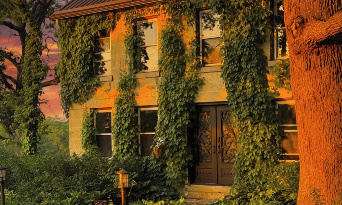 Winterset House | Historic Stone Farm Inn & Venue