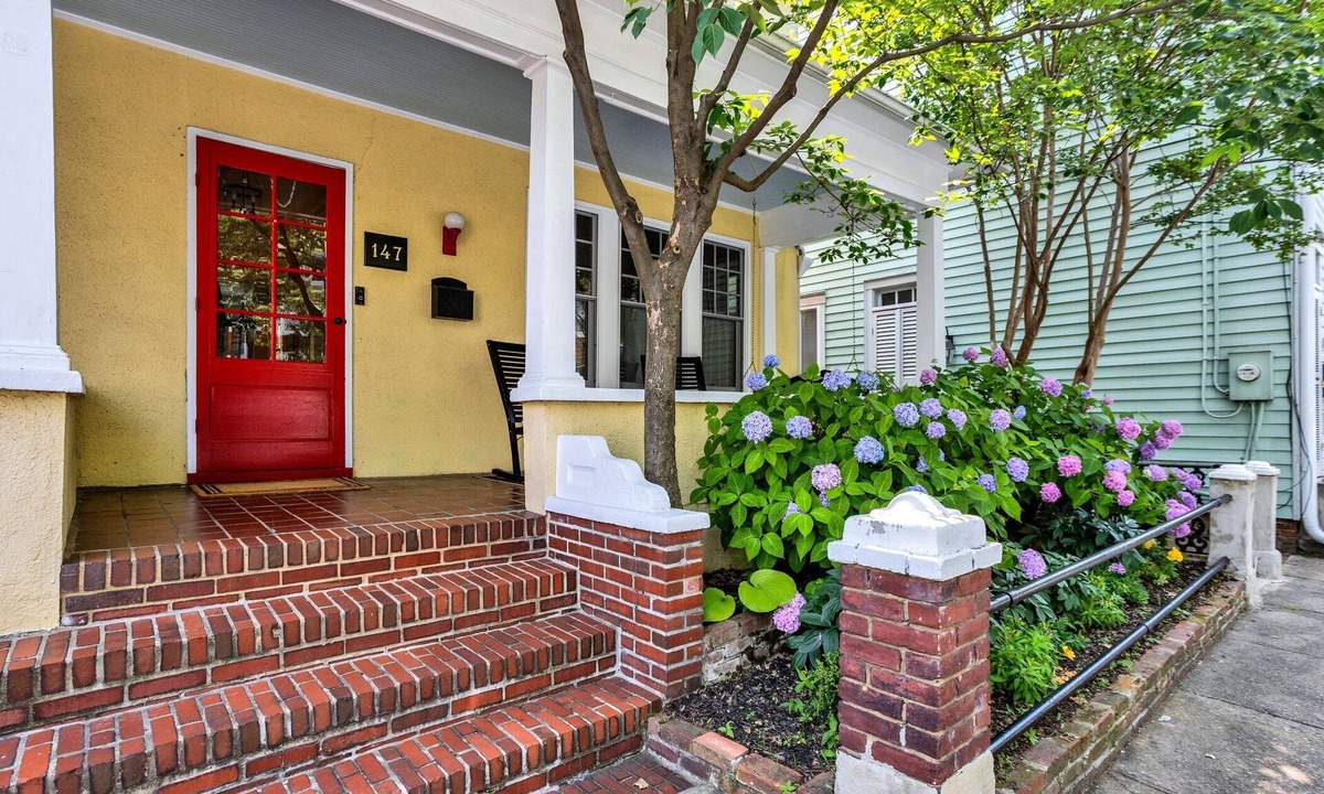 Historic District House | Historic & sunny home w/Fireplace steps from USNA & Downtown Annapolis