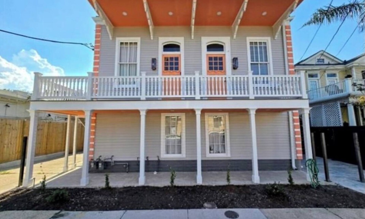 Touro Condo | Historic Uptown 2-bedroom condo New Orleans Mardi Gras