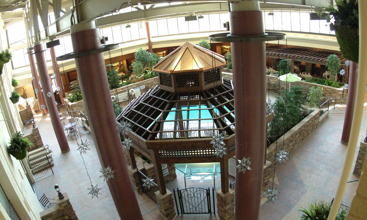West Bloomington Hotel | Holiday Inn Blmgtn Arpt South - Mall Area by IHG