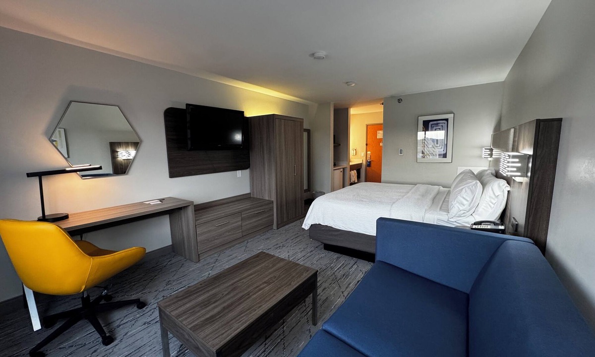 Morrisonville Hotel | Holiday Inn Express Deforest (Madison Area) by IHG