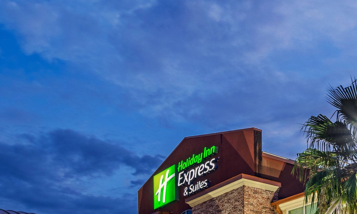 Lafayette Hotel | Holiday Inn Express Hotel & Suites Lafayette South by IHG