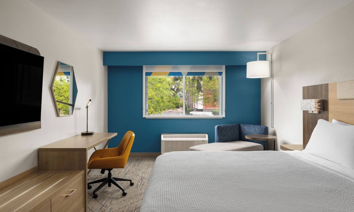 Paso Robles Hotel | Holiday Inn Express & Suites Paso Robles by IHG