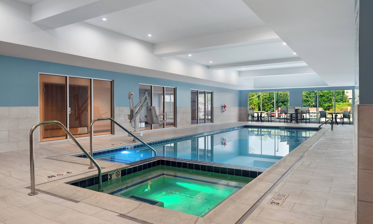 Pittsfield Hotel | Holiday Inn Express & Suites Pittsfield-Lenox-Berkshires by IHG