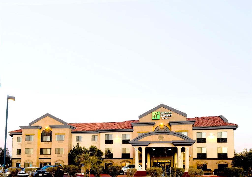Barstow Hotel | Holiday Inn Express & Suites Barstow - Route 66 by IHG