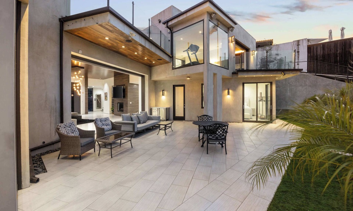 Hollywood Hills Villa | Hollywood Hills 4BR | Rooftop + Views | C&C