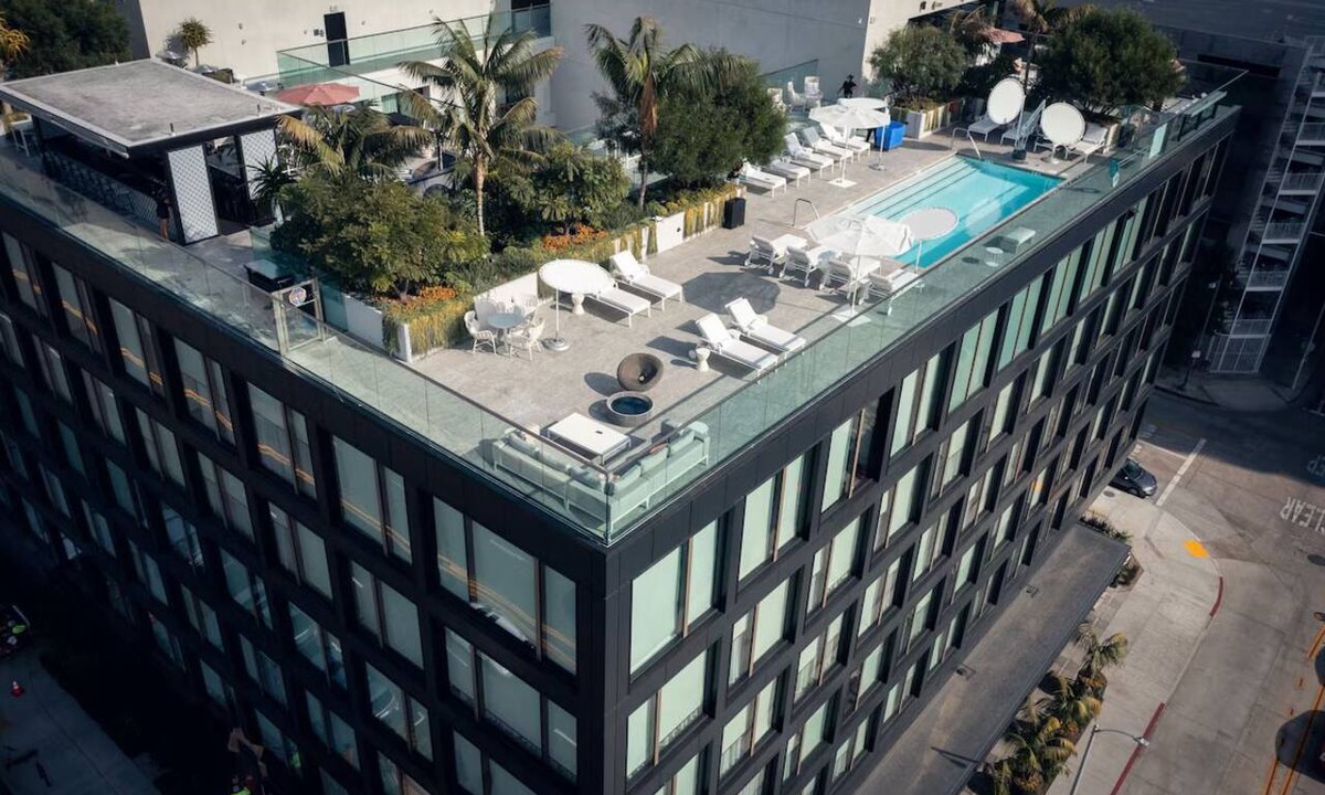 Hollywood Hotel | Hollywood Retreat with Pool & Pet-Friendly Near Iconic Sights