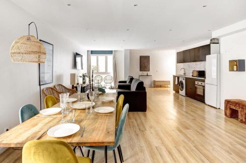 Amerique Apartment | Home 4-Bedroom by Buttes Chaumont - 12 Guests