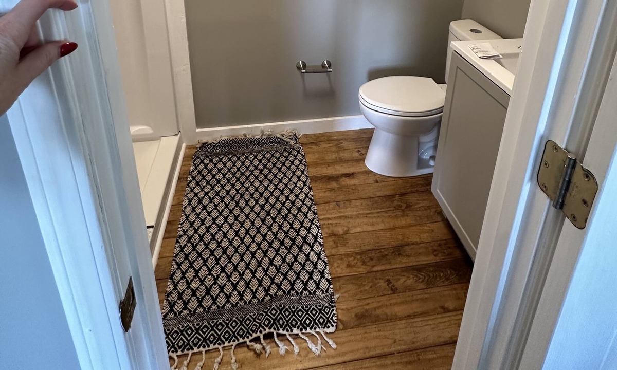 Forest House | Home with Privacy and Starlink Internet, near Raytheon and Tyson.