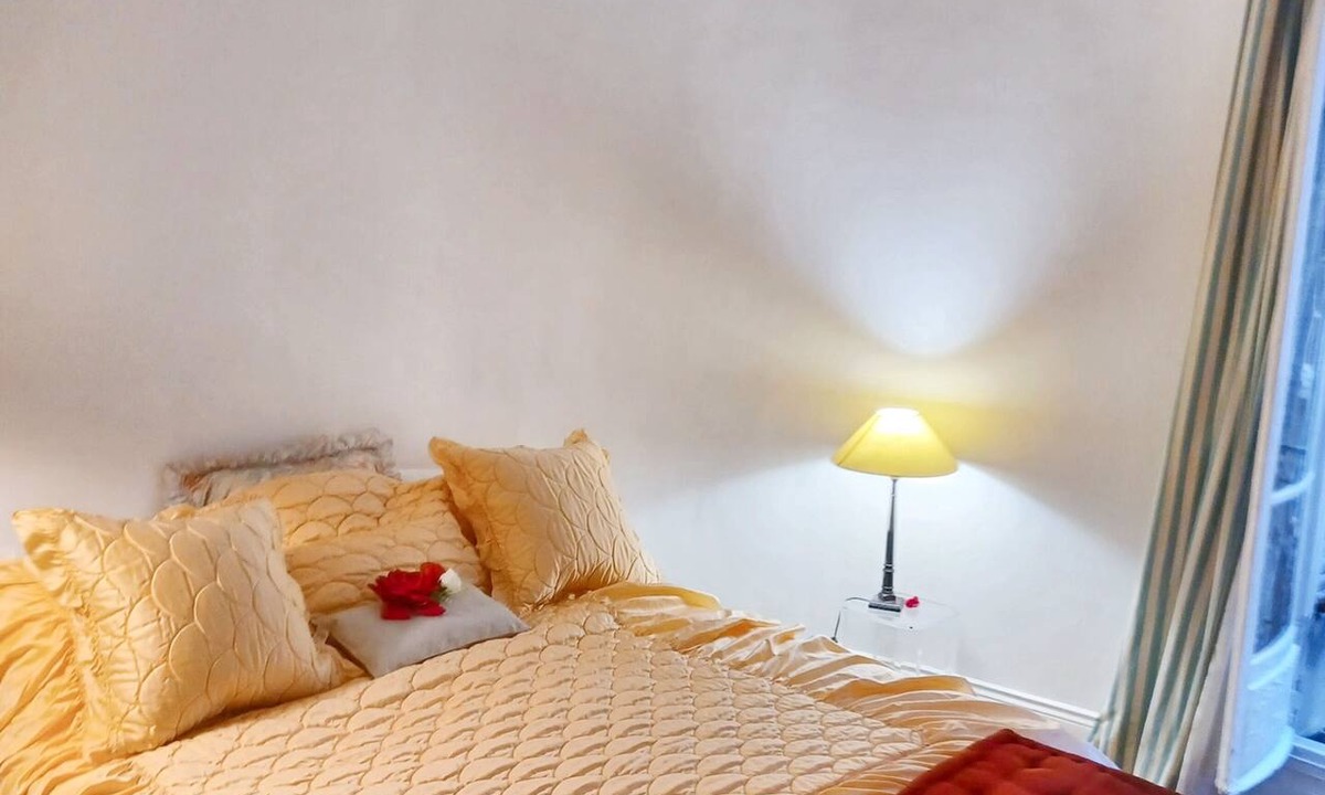 Passy Apartment | Homerez - Apt in Paris (Trocadéro)