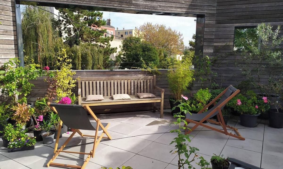 Saint-Ouen Apartment | Homerez - Charming apartment in Saint-Ouen with terrace & city view