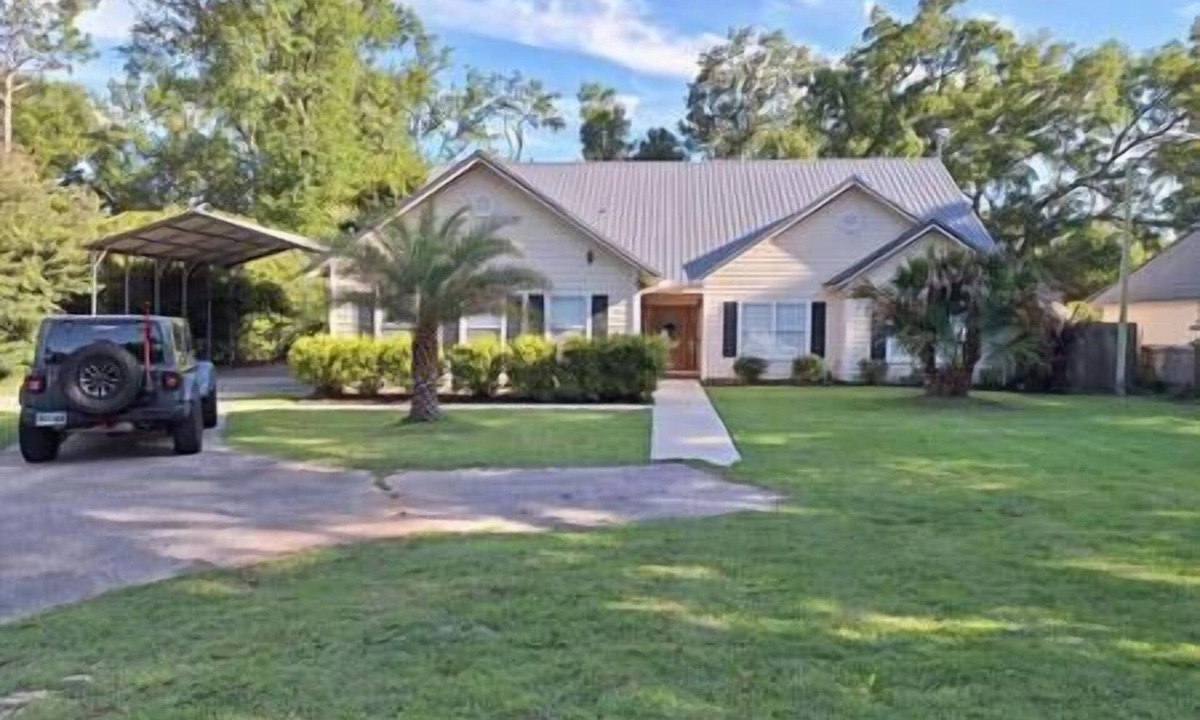 Foley House | Homerun Hideaway! Beach/OWA/Sports/Shopping