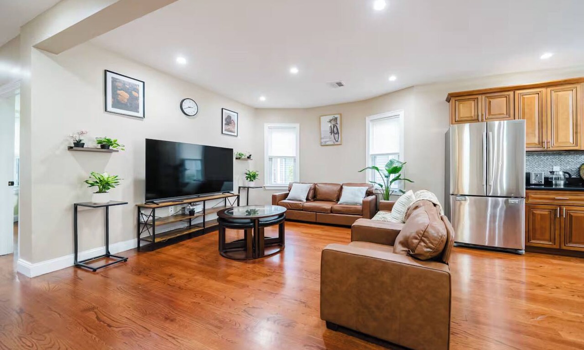 Milton Apartment | Hot Deal up to 20%, Milton 6BR Stay Near Boston Parking Pet-Friendly - 172