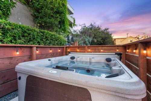 Ventura House | Hot Tub, Fireplace, Sauna, Cozy Historic Home