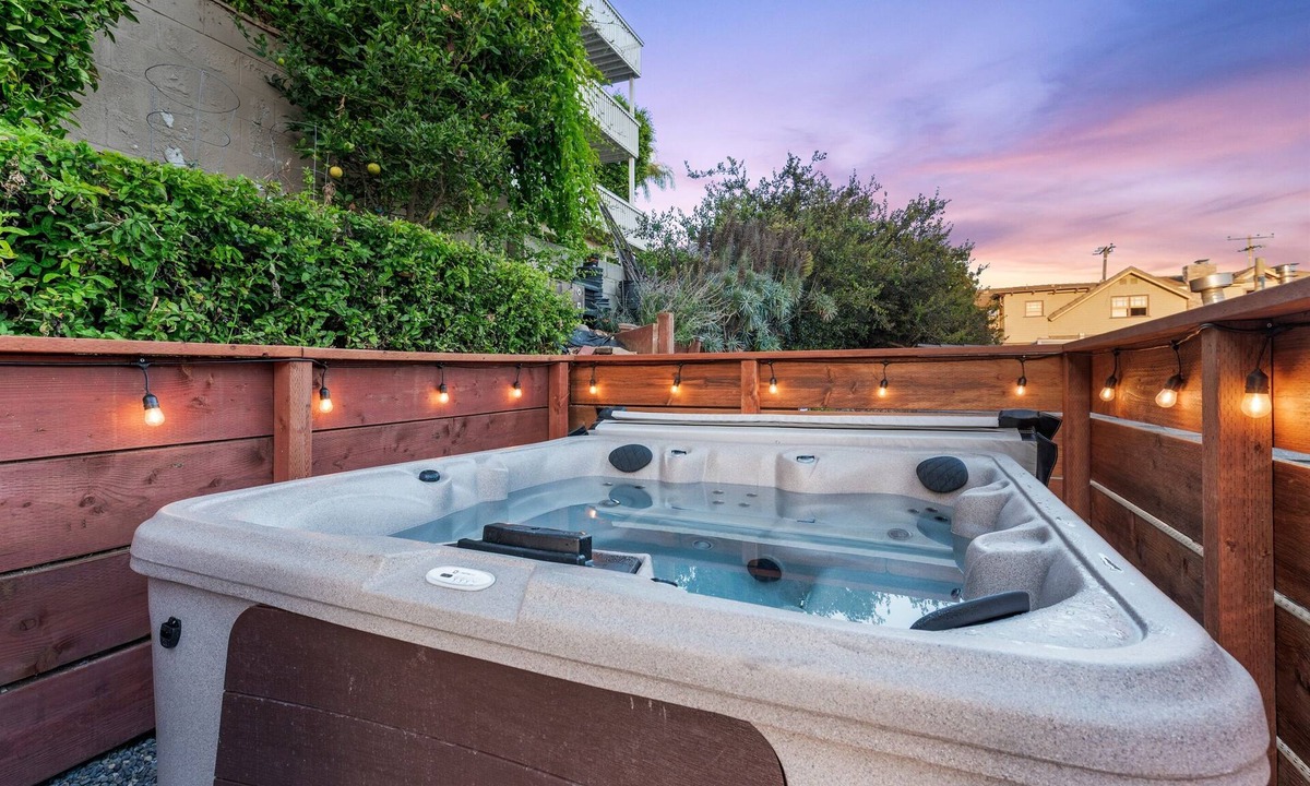 Ventura House | Hot Tub, Fireplace, Sauna, Cozy Historic Home