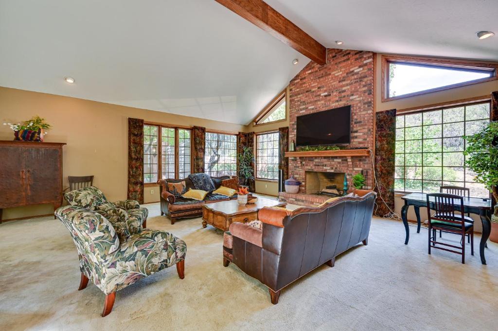 Payson House | Hot Tub + Games: Spacious Golf Retreat in Payson