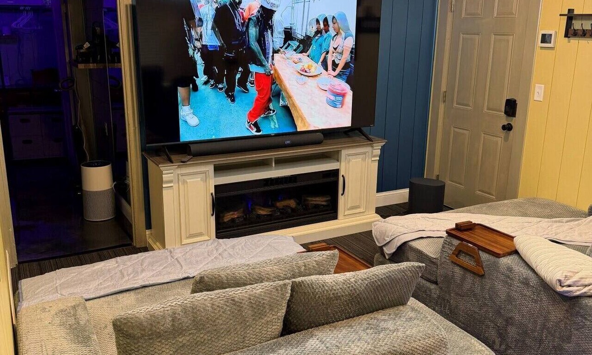 Moorhead Apartment | Hot Tub & Home Theatre in the Hood