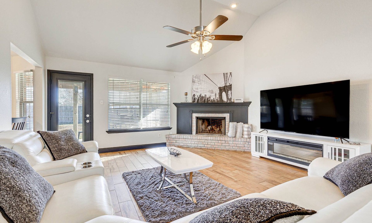 Ocean Springs House | Hot Tub & Patio! Family Getaway in Ocean Springs