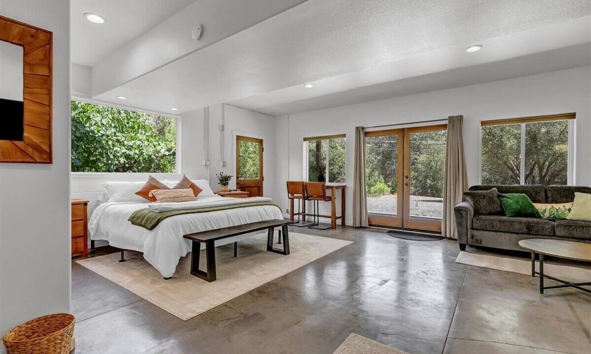 Kaweah House | Hotel-Style Retreat on private property - Sleeps 4