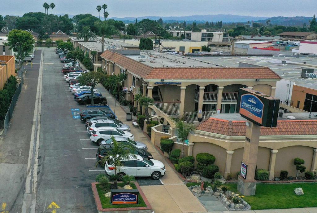 Buena Park Hotel | Howard Johnson by Wyndham Buena Park