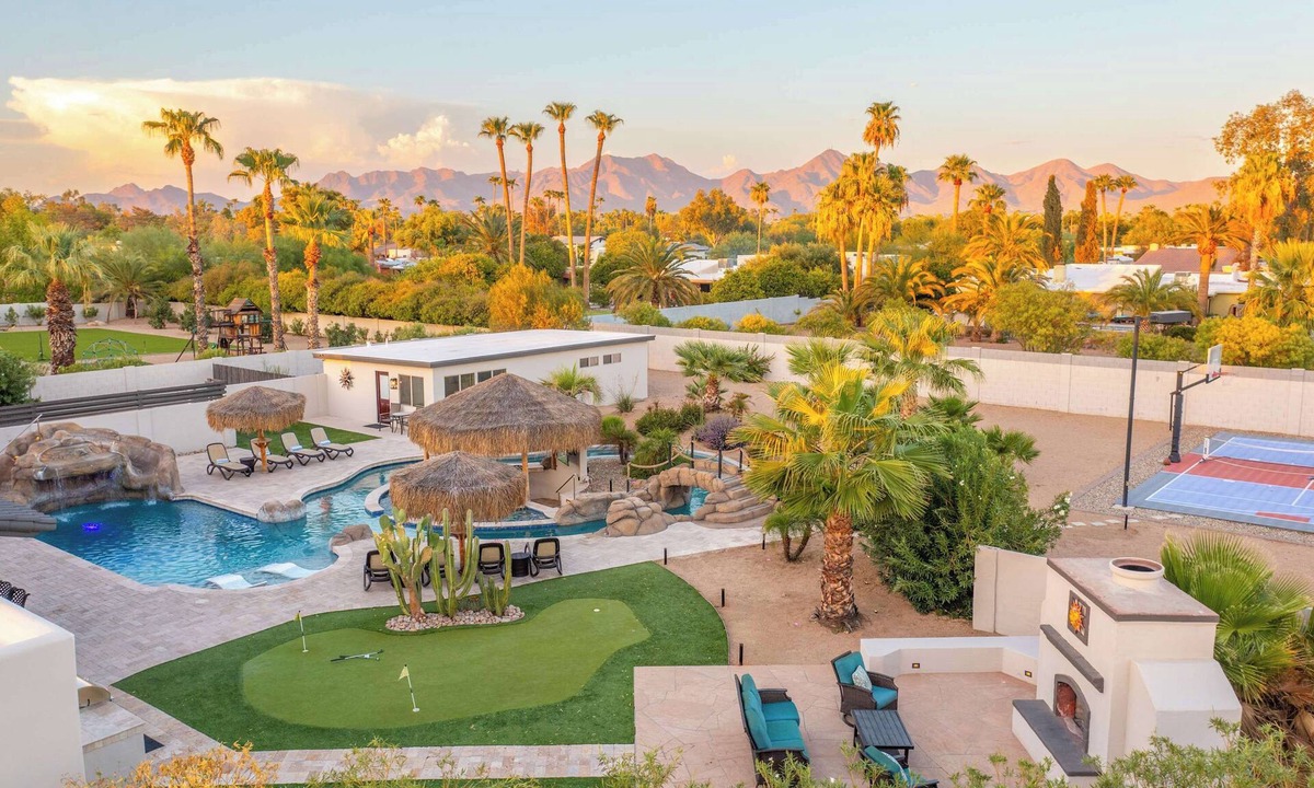 North Scottsdale House | HÓZHÓ Larkspur |Lazy River, Pool, Hot Tub, Theatre