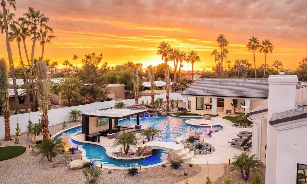 Thunderbird East House | HÓZHÓ River | Lazy River, Pool, BBQ & Theatre