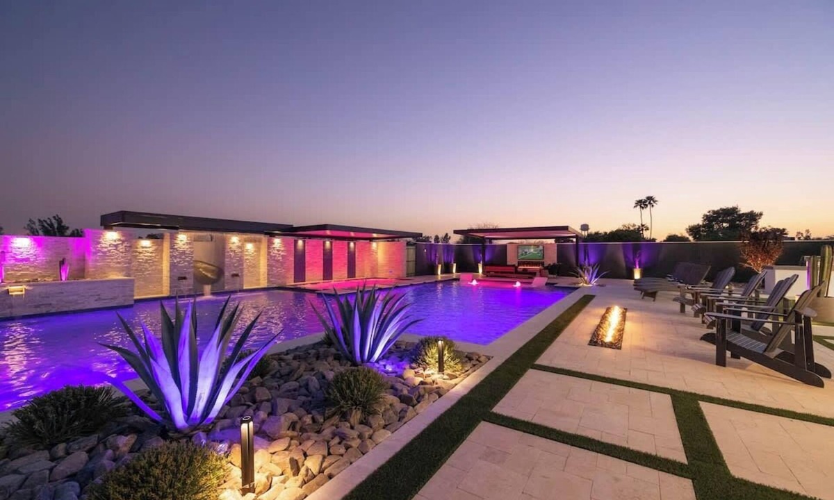 Paradise Valley Ranchos House | HÓZHÓ Thunderbird | Pool | Pickleball | Theatre |