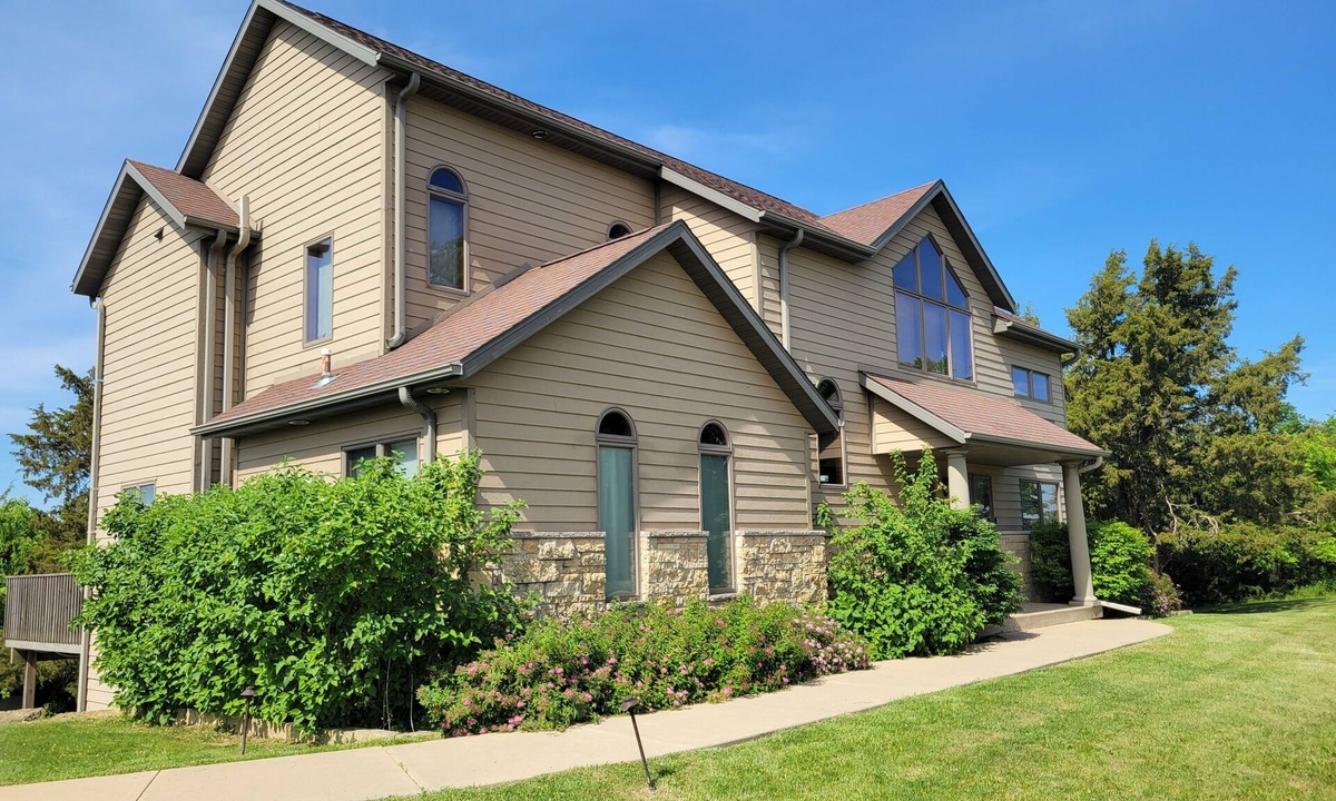 The Galena Territory House | Huge Luxury Pet-Friendly Home with pool table and firepit.