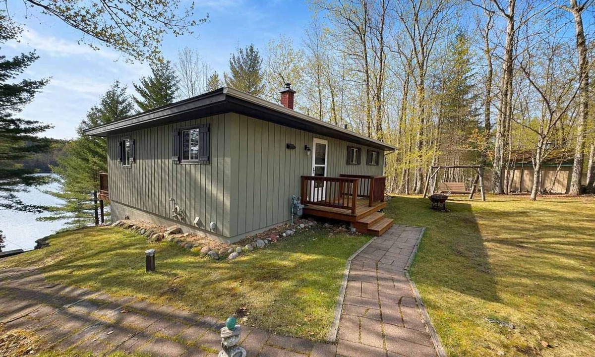 Hazelhurst House | Iggy & Al's Treehouse: Northwoods Getaway